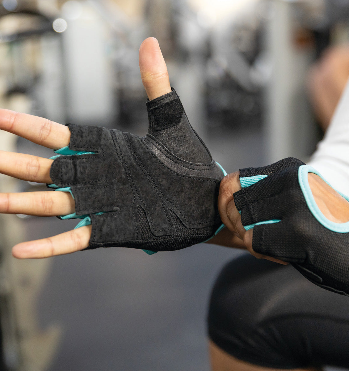 Harbinger Women's Power Glove Blue - Lifestyle - 2