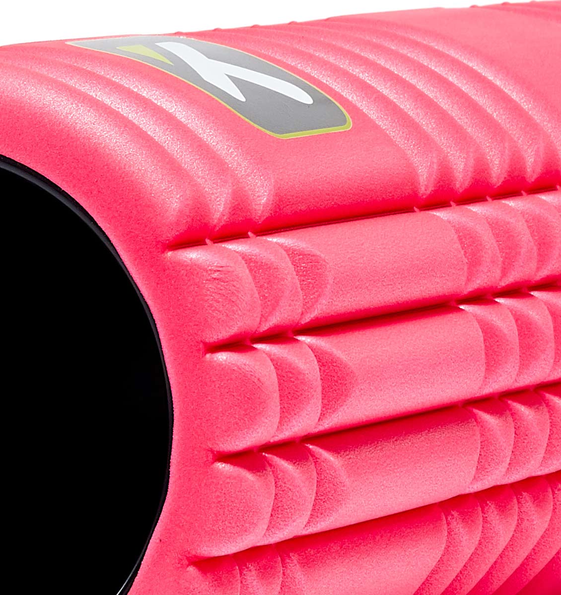 TPT3GRD2PWS0000 TriggerPoint The Grid 2.0 Foam Roller Pink - 45 Degree Angle - Close Up
