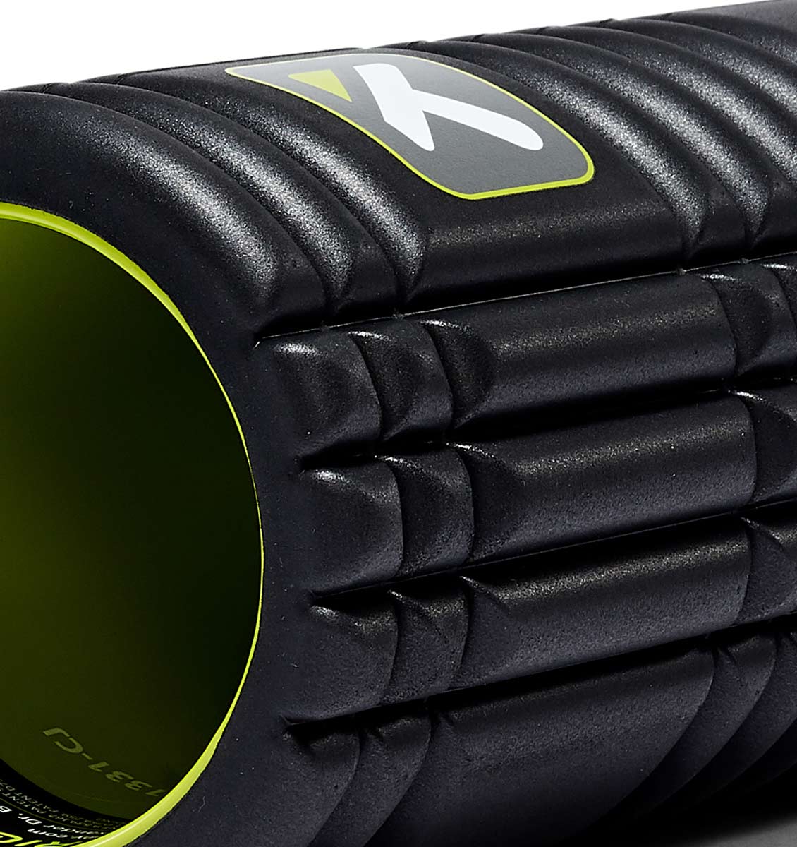 TPT3GRDBWS00000 TriggerPoint The Grid 1.0 Foam Roller Black - 45 Degree Angle - Close Up
