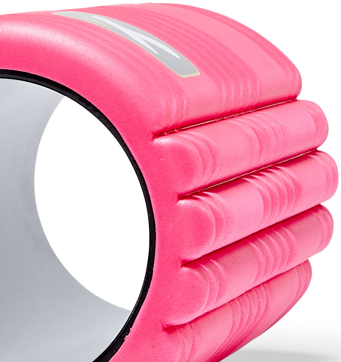 TPT3GRDPWS00000 TriggerPoint The Grid 1.0 Foam Roller Pink - 60 Degree Angle - Close Up