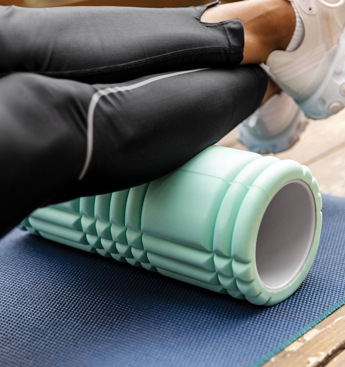 TriggerPoint The Grid 1.0 Foam Roller - Mint - Lifestyle - 4